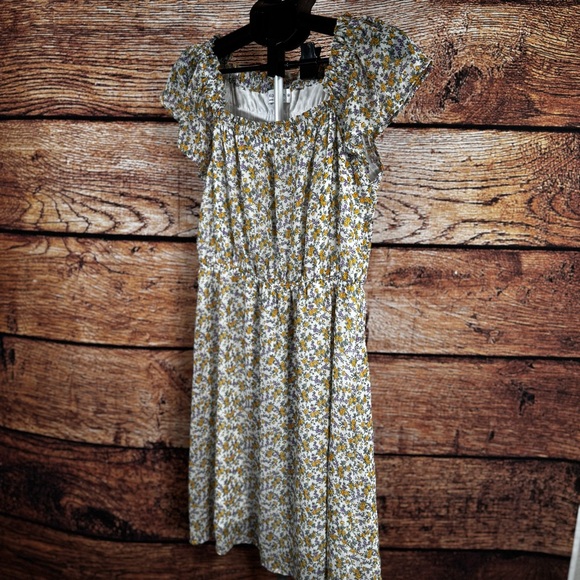 Kaileigh Floral Dress with Puff Sleeves - Picture 3 of 7